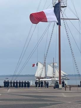 Une image contenant plein air, ciel, embarcation, transport

Le contenu généré par l’IA peut être incorrect.
