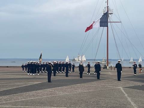 Une image contenant plein air, ciel, Agence gouvernementale, bateau

Le contenu généré par l’IA peut être incorrect.